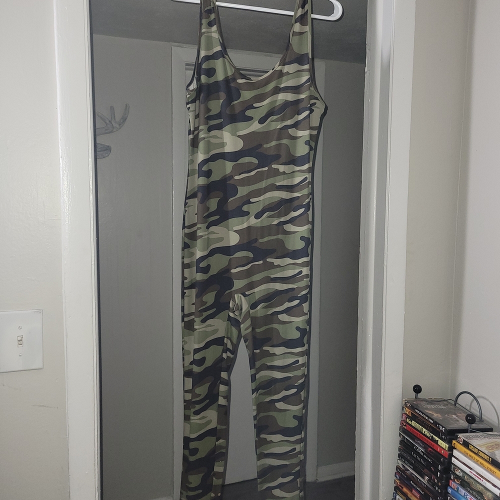 Derek Heart Green and Black Patterned Outfit